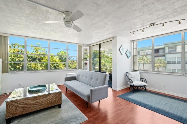 Building Photo - 2771 Taft St