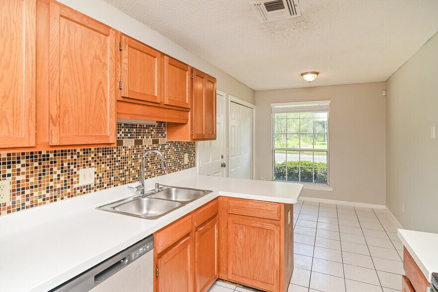 Building Photo - 4359 Hollygate Dr