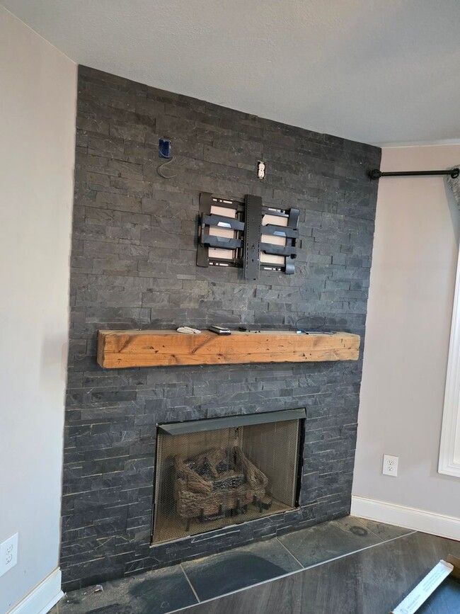 Building Photo - Fully Renovated 3 Bedroom Home Near Harrison Bay – Covered Deck & Fenced Yard