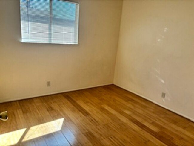 Building Photo - 808 Kelton St