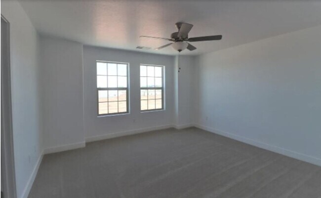 Building Photo - End Unit! 3 Bedroom House for Rent