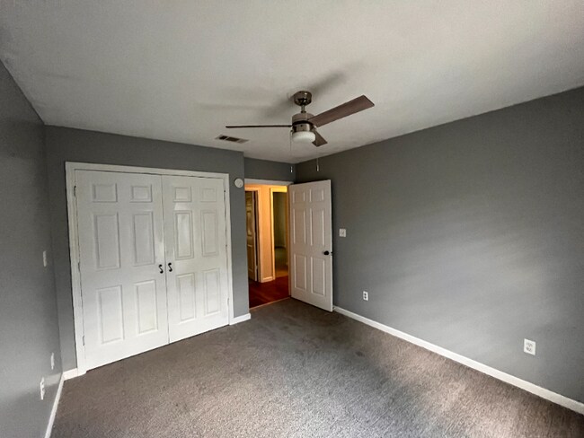 Building Photo - 133 N Ridge Dr