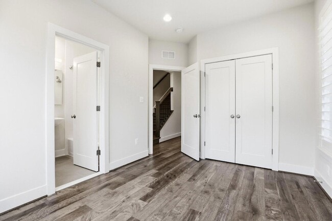 Building Photo - 6924 Rockledge Dr
