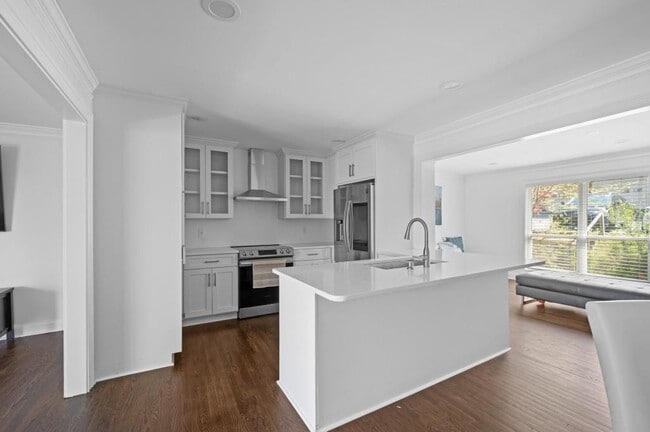 Building Photo - 1744 Woodcliff Pl NE