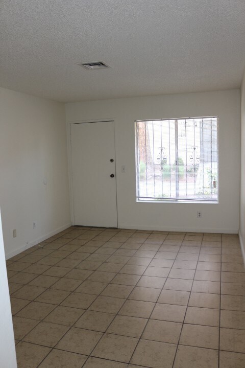 Building Photo - 3955 Visby Ln