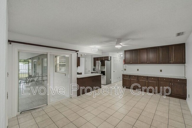 Building Photo - 724 Forest Glen Ct