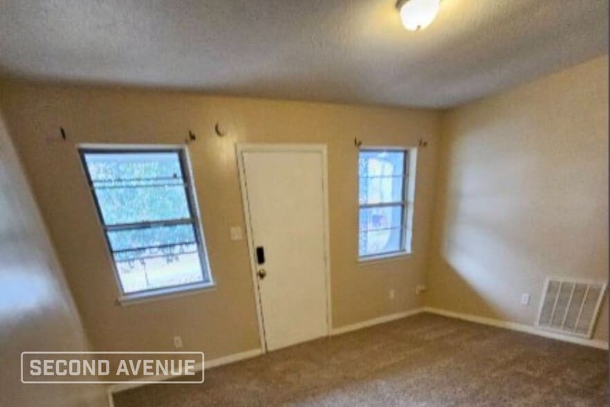 Building Photo - 10 Compass Point St