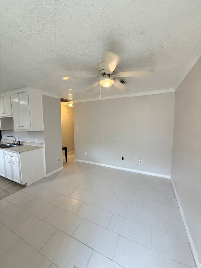 Building Photo - 3411 Drew St