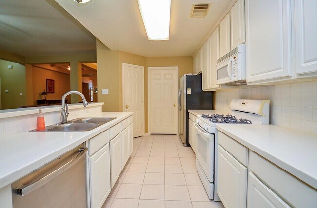 Building Photo - 4606 Russett Ln