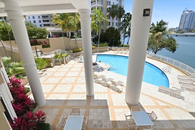 Building Photo - 801 Brickell Key Blvd