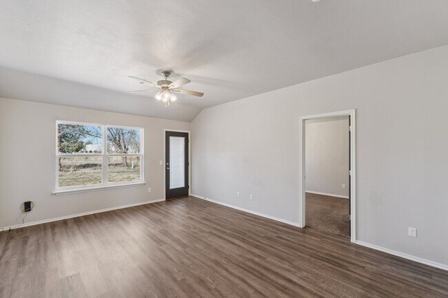 Building Photo - Beautiful 3 Bedroom, 2 Bath Home Close to Choctaw