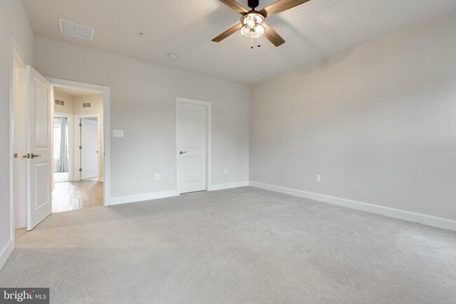 Building Photo - 8369 Meadowood Dr