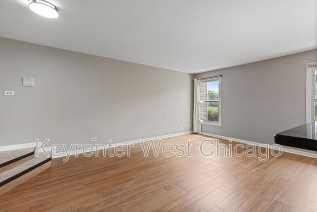 Building Photo - 1851 Fox Run Dr