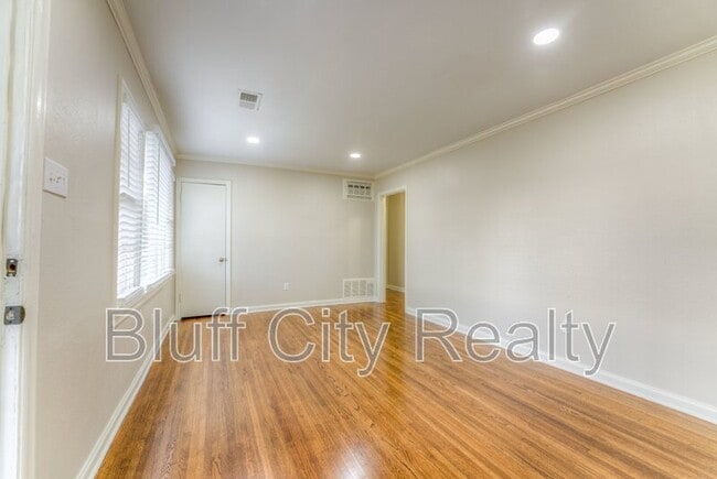 Building Photo - 1363 Colonial Rd