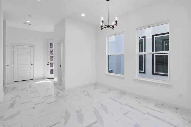 Building Photo - 2929 El Fenice Ln