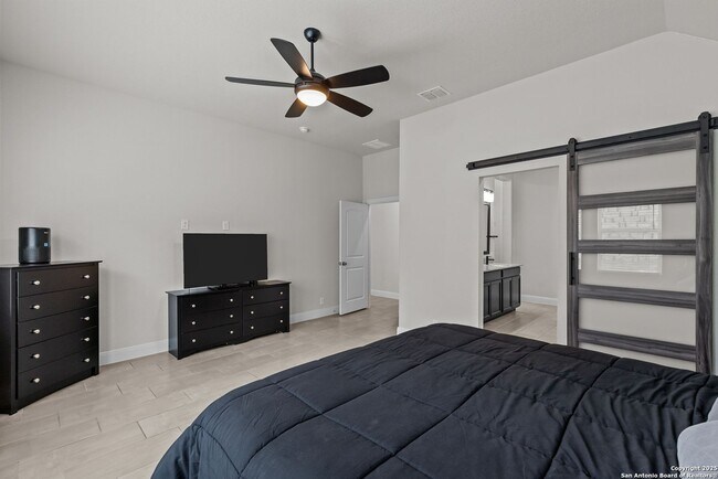 Building Photo - 1318 Tabuenfeld - Excellent, Clean Home, N...