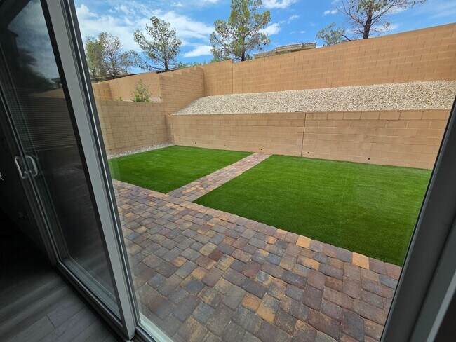 Building Photo - 3339 Rocky Waters Ave