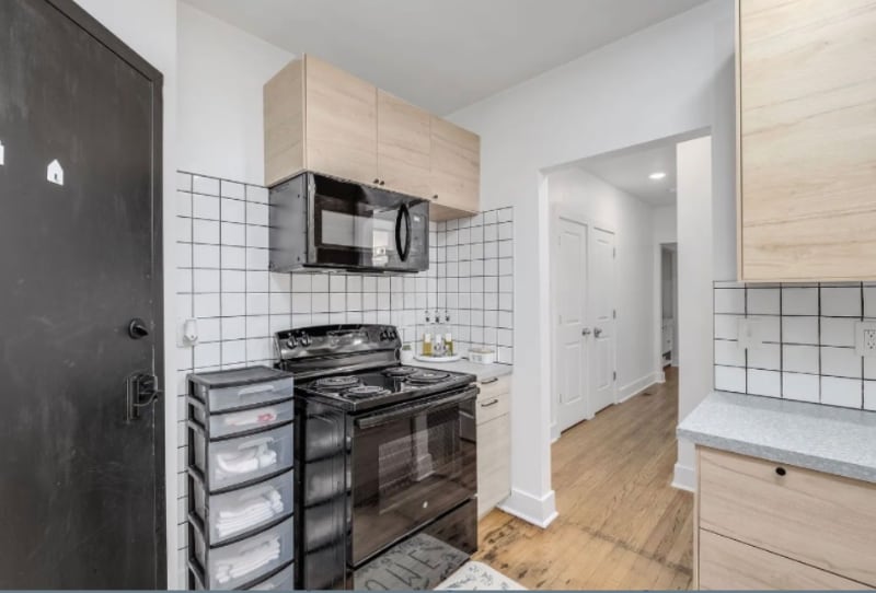 Building Photo - 1600 Central St