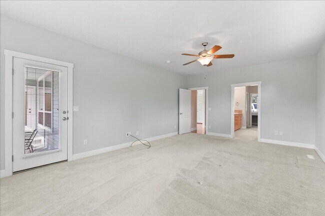Building Photo - 3 Bedroom 3 Bathroom Home in Desirable Eag...