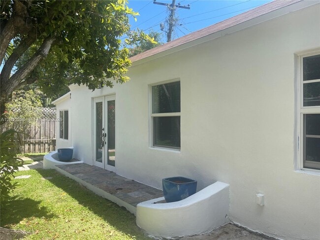 Building Photo - 554 NE 74th St