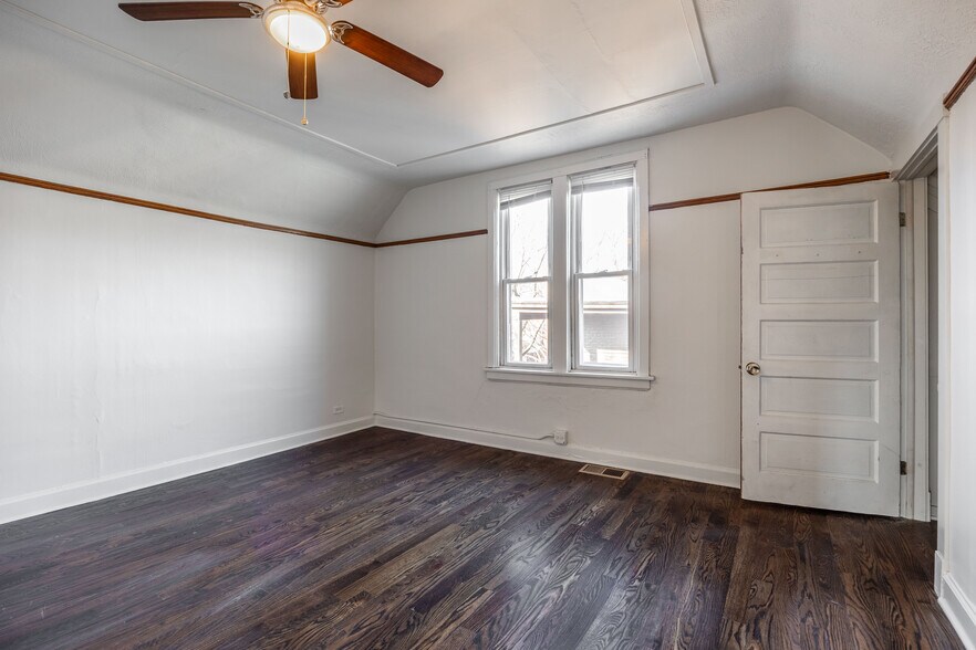 Building Photo - 3135 N Oakley Ave