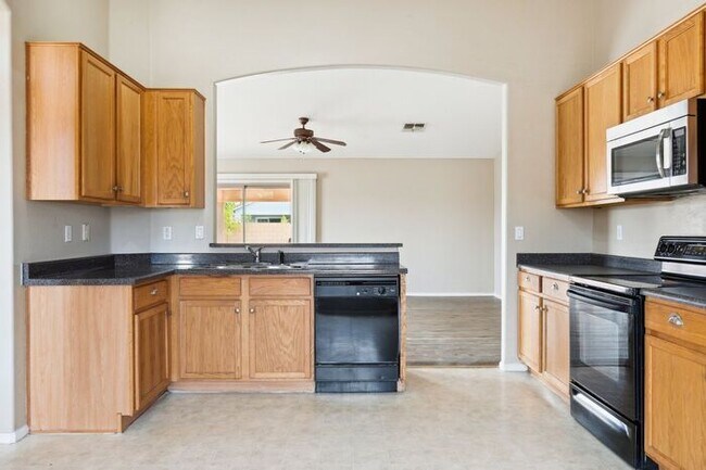 Building Photo - 2159 W Jasper Butte Dr