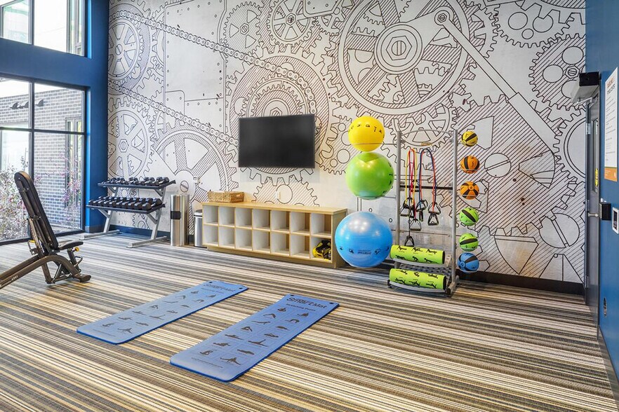 Building Photo - 1075 SW 160th Ave