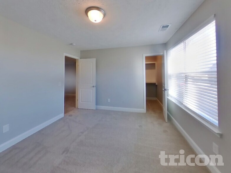 Building Photo - 716 Cedar Ln