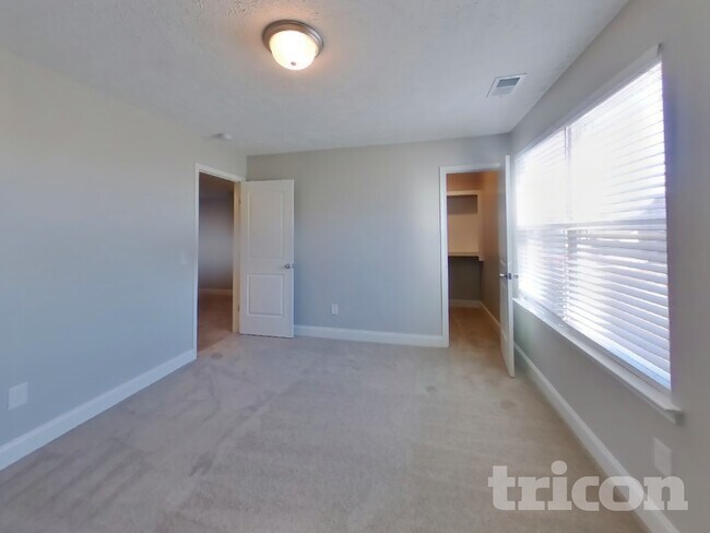 Building Photo - 716 Cedar Ln