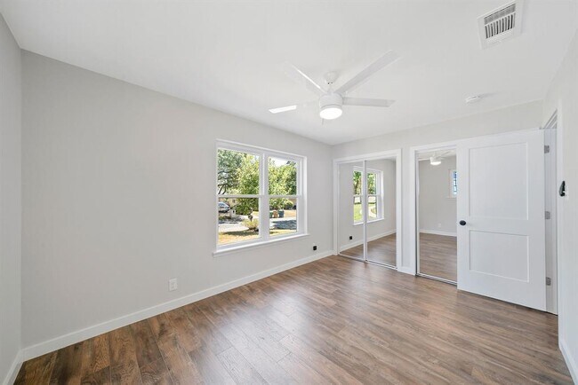 Building Photo - 6810 Bryn Mawr Dr