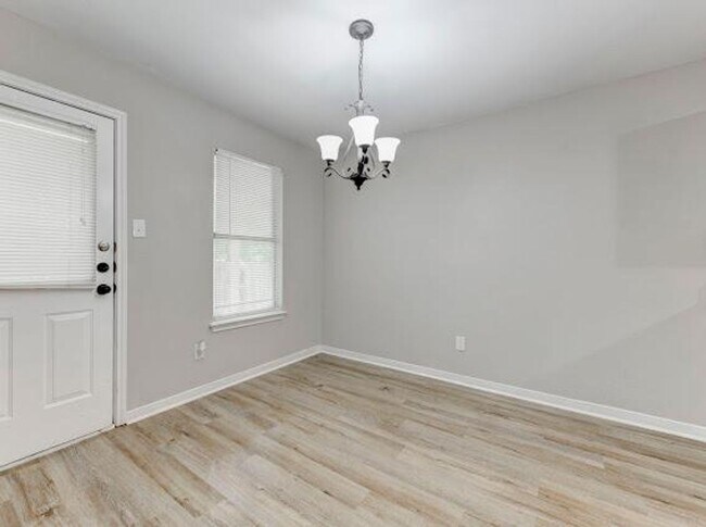 Building Photo - 2321 Terrace Dr