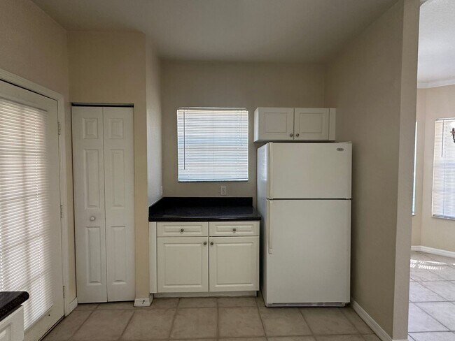 Building Photo - Palm Estates 3/2 with Garage