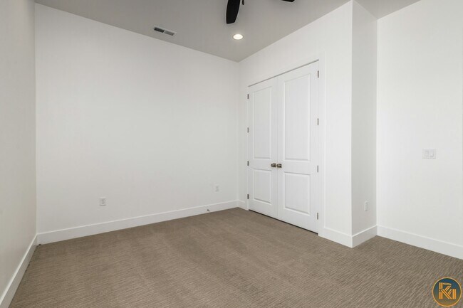 Building Photo - 2814 Oak Cir