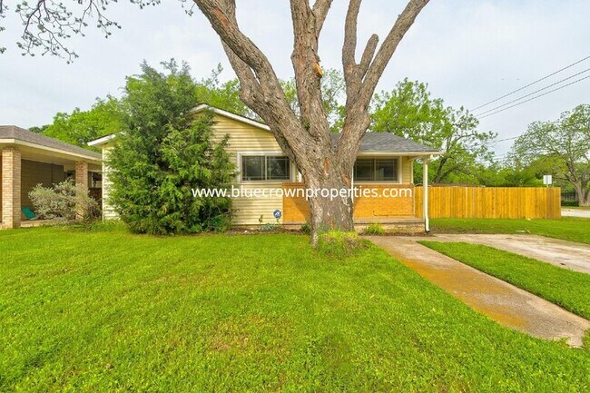 Primary Photo - 1300 Bennett Dr