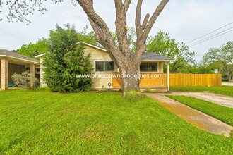 Building Photo - 1300 Bennett Dr