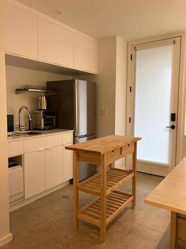 Building Photo - 2950 Fairview Ave E