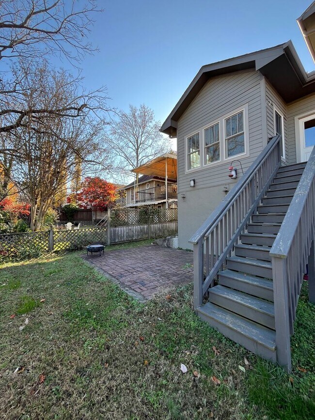 Building Photo - Charming Home in Belmont-Hillsboro Neighborhood, minutes to Vandy and Belmont, Fenced Yard