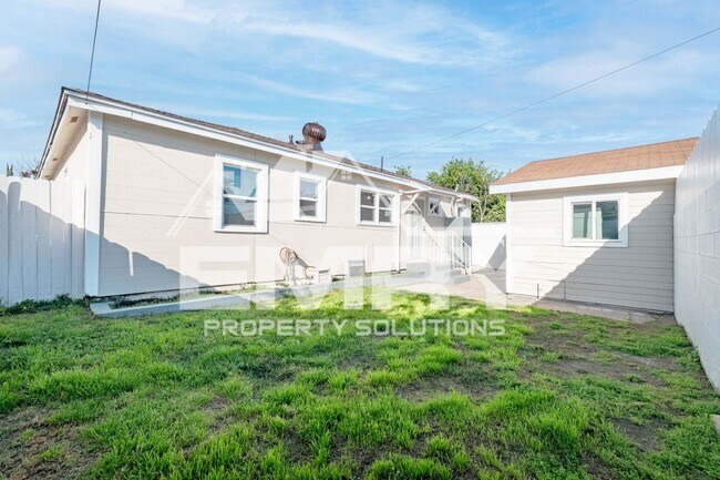 Building Photo - 920 E Elma St