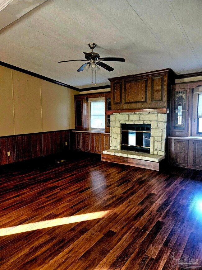 Building Photo - 649 Hwy 95A N