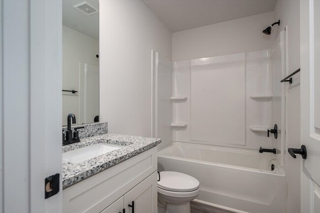 Building Photo - Live Brand-New in Hickory – Modern 3BR Tow...