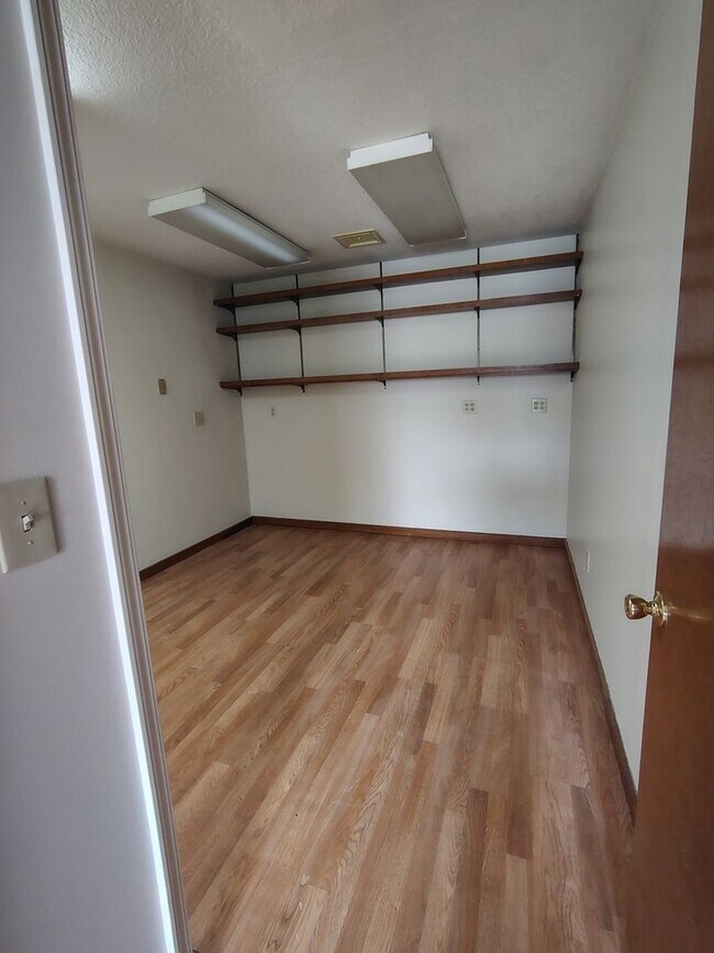 Building Photo - 1175 Mt Vernon Rd