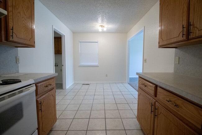 Building Photo - 1706 Jennifer Cir