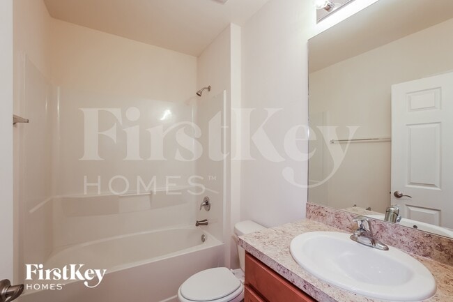 Building Photo - 119 SE 20th St