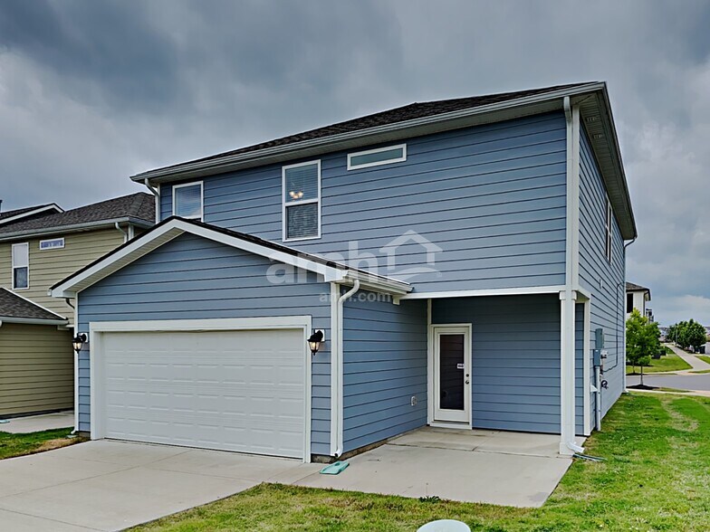 Building Photo - 5067 Trailwater Dr