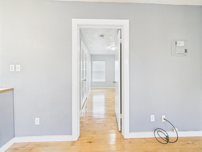 Building Photo - 304 E 33rd St