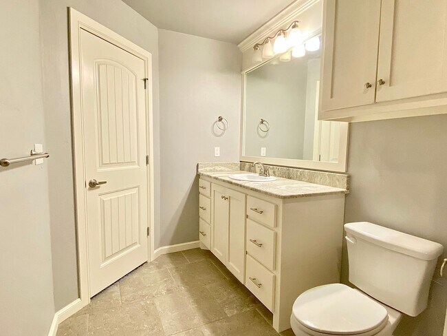 Building Photo - 3 Bed, 2.5 Bath in Gated Community with Private Pond