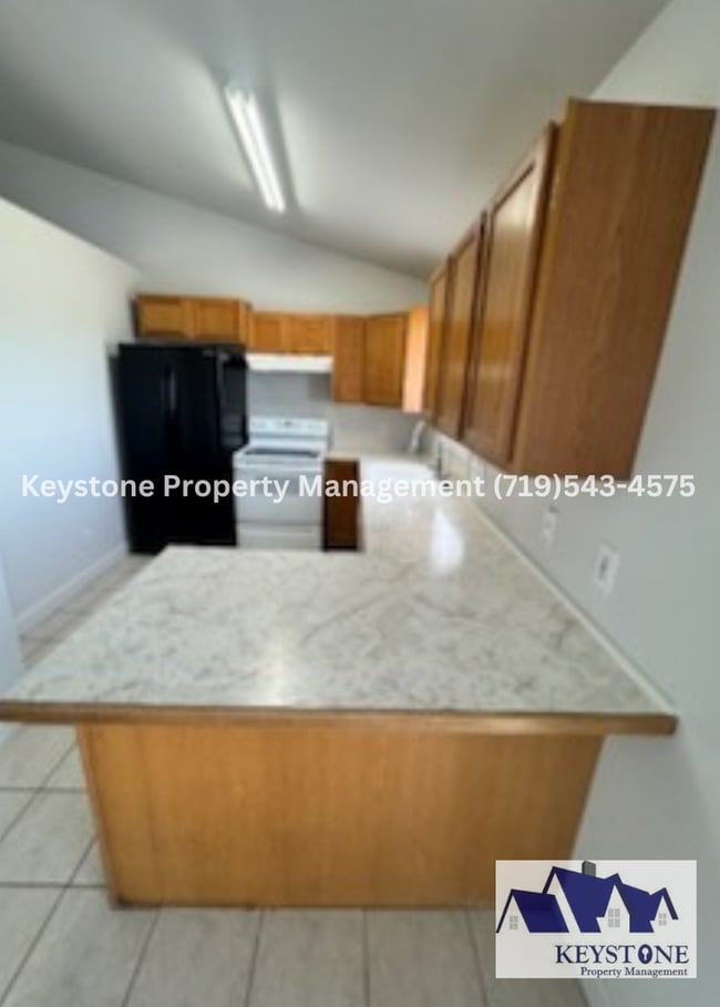 Building Photo - Located On A Quiet Cul-de-sac -  3 Plus Bedrooms/3 Bathroom/2 Car Garage $1800/$1800