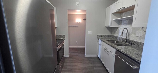 Building Photo - 710 E 200 S