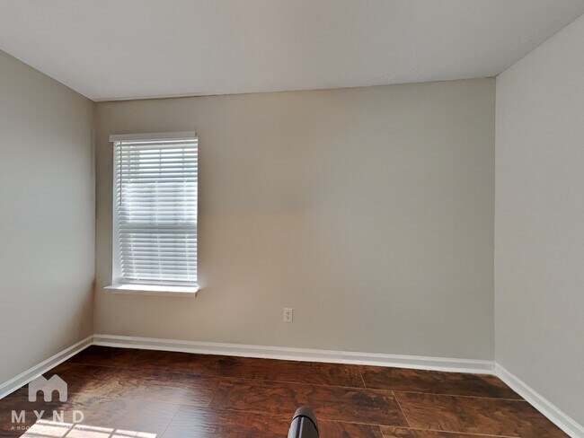 Building Photo - 207 Lake Forest Dr