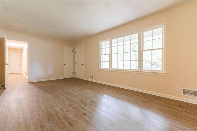 Building Photo - 3908 Bellair Dr